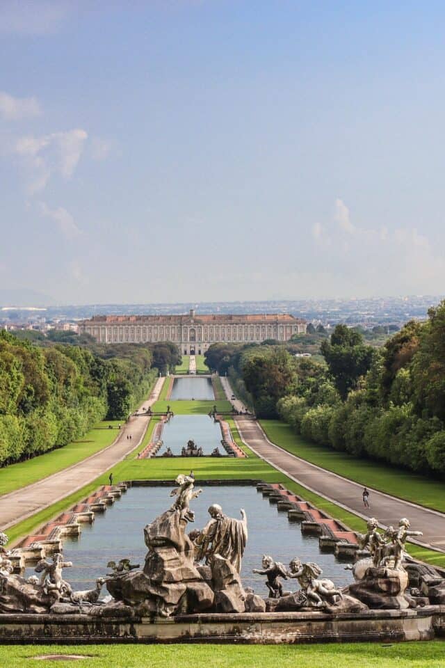 Reggia di Caserta (photo by Libellule789 on Pixabay)