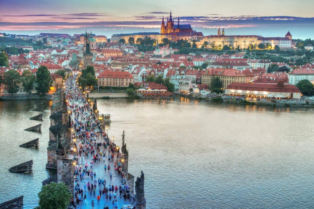 The magnificent Prague Castle from where you have a wonderful view of the old city (image: Pexels)