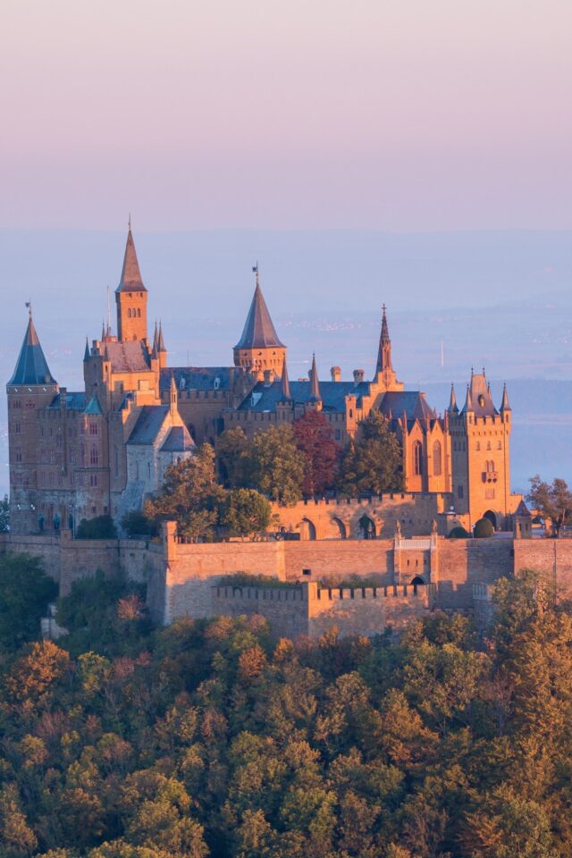 Hohenzollern Castle, the seat of the former royal family of Germany (photo: Jonathan Sautter via Pixabay)