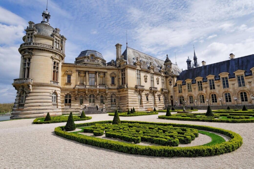 Chateau de Chantilly (photo: Loyloy Thal via Pixabay)