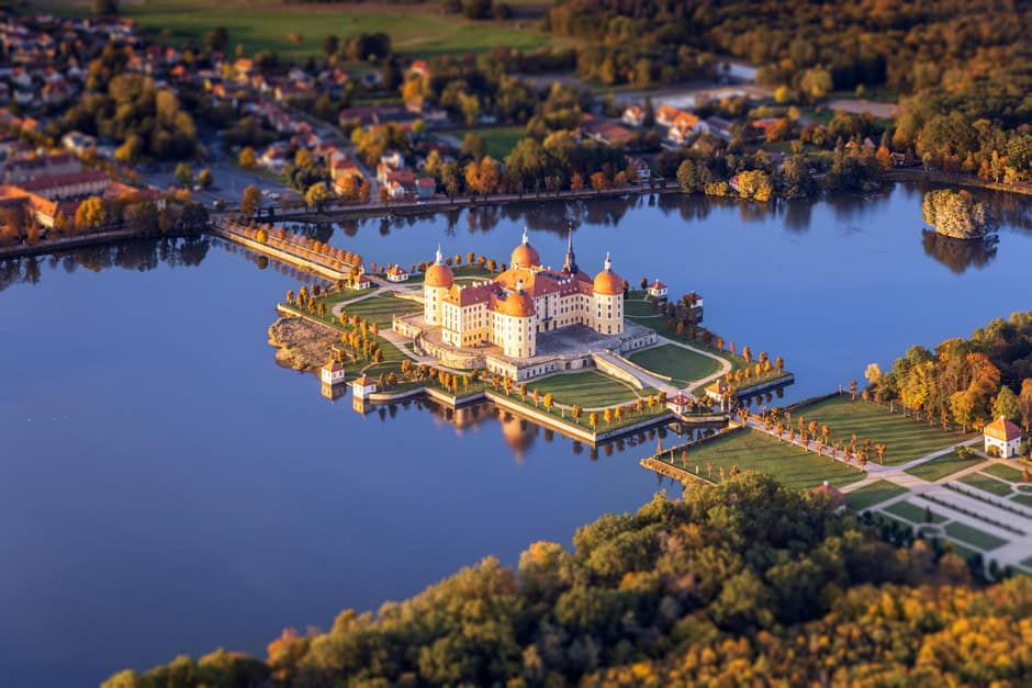 The Baroque palace Moritzburg from above (photo: © Schlösserland Sachsen)