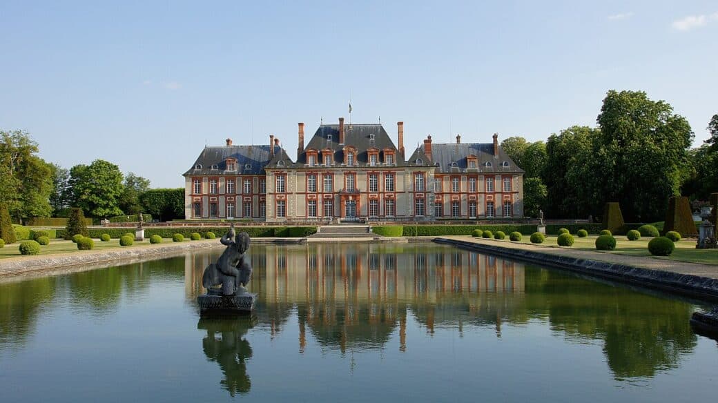 Château de Breteuil (photo: Château de Breteuil, CC BY-SA 3.0, via Wikimedia)