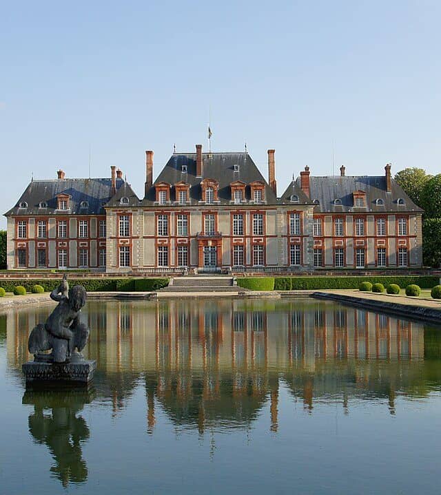 Château de Breteuil (photo: Château de Breteuil, CC BY-SA 3.0, via Wikimedia)