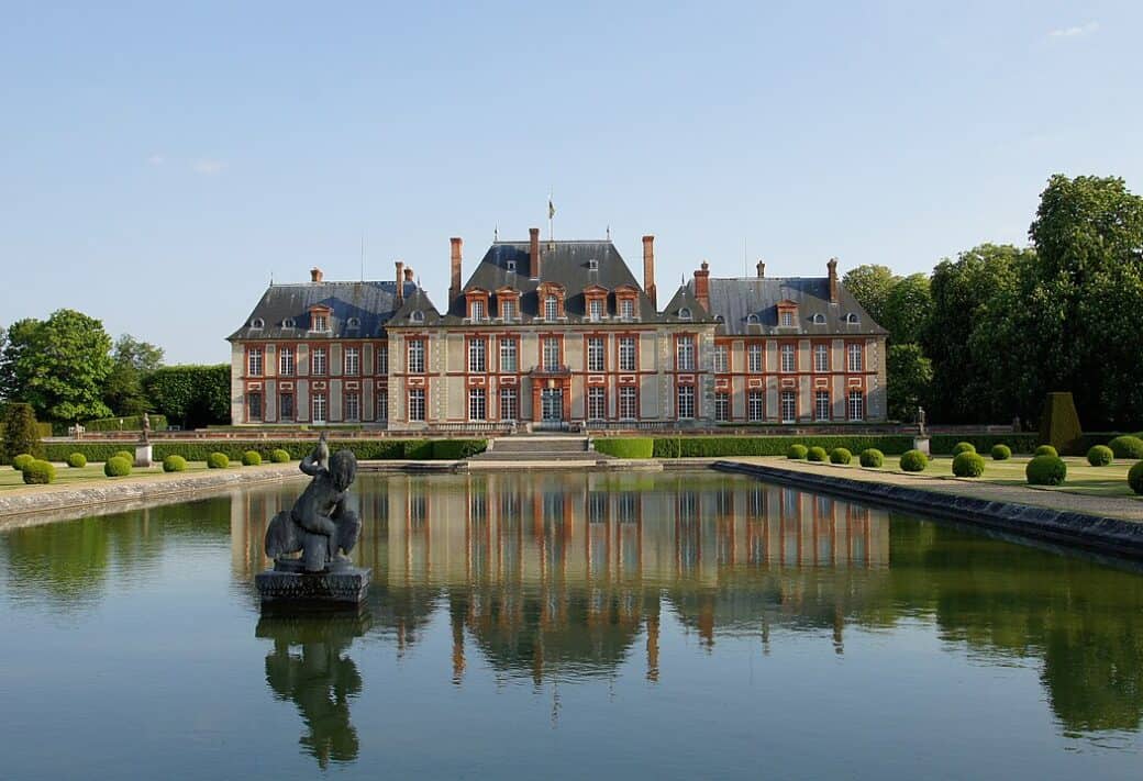 Château de Breteuil (photo: Château de Breteuil, CC BY-SA 3.0, via Wikimedia)