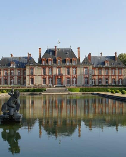 Château de Breteuil (photo: Château de Breteuil, CC BY-SA 3.0, via Wikimedia)