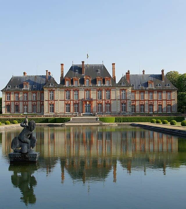 Château de Breteuil (photo: Château de Breteuil, CC BY-SA 3.0, via Wikimedia)