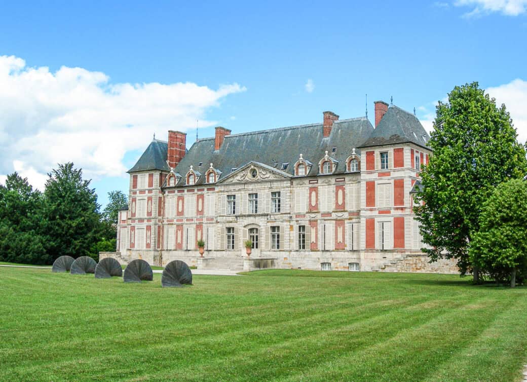 Château de Courson (photo: Lusseau Pascale, CC BY-SA 3.0, via Wikimedia Commons)