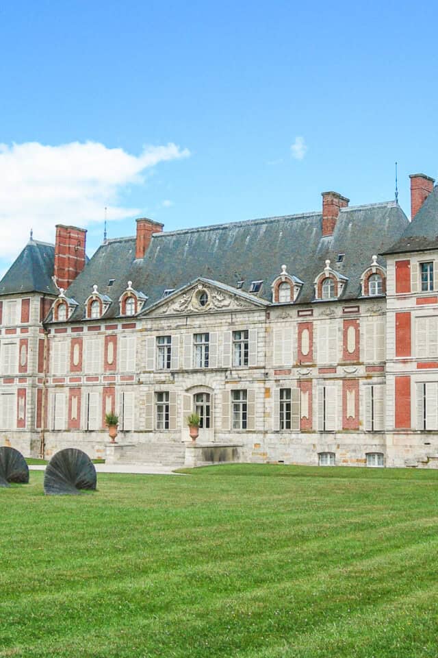 Château de Courson (photo: Lusseau Pascale, CC BY-SA 3.0, via Wikimedia Commons)