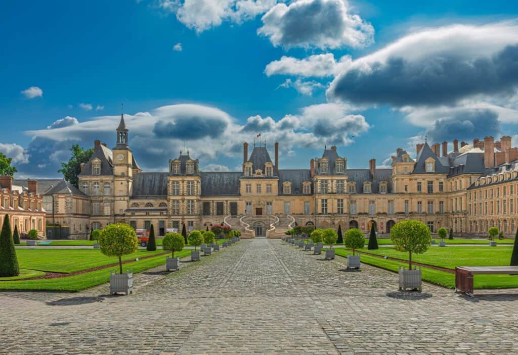 Château de Fontainebleau near Paris (image: Edoardo Colombo via Pexels)